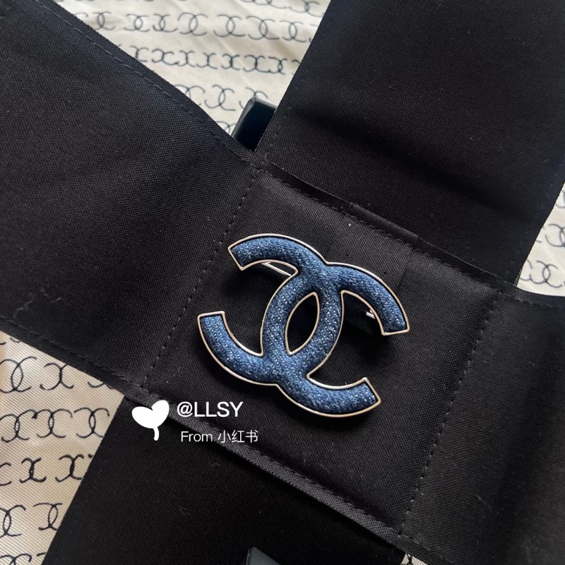 Chanel 24K 牛仔logo 胸針-0