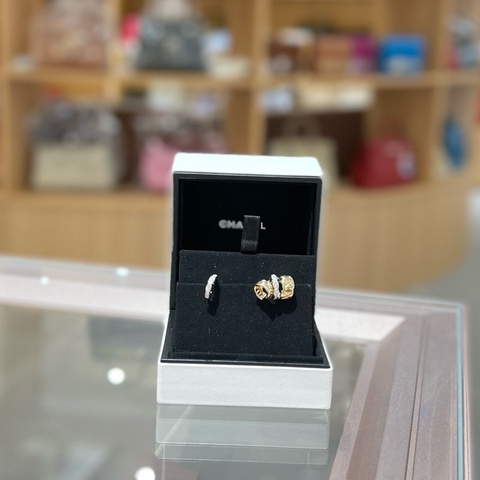 Chanel香奈儿 Coco crush系列18k金带钻耳钉耳骨夹