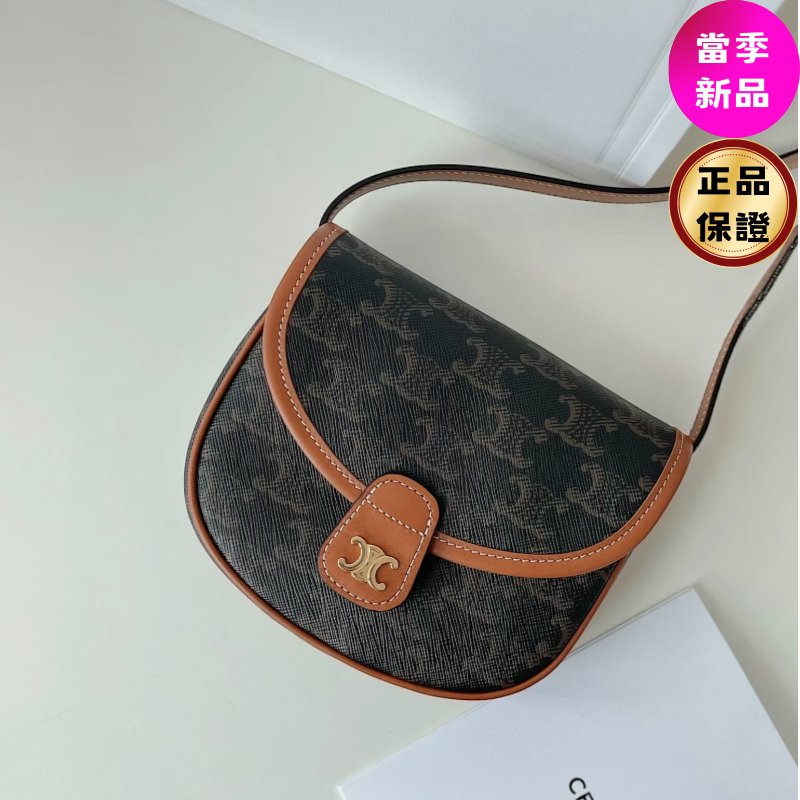 🎉新品好折扣✨Celine 196702 Cuir 老花凱旋門迷你 Besace 馬鞍包-0