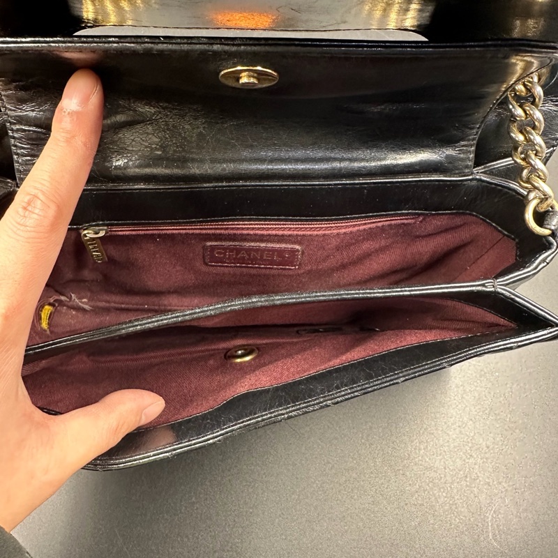 Chanel ·  經典黑金油蠟牛皮孟買鏈條包 中號 全網最低-17