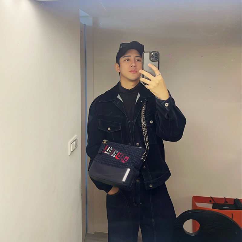 🤎CHANEL 香奈兒  深藍刺繡毛呢流浪包28  尺寸28/26/8-9