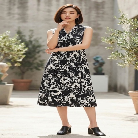 BURBERRY  LONDON  深咖近黑花朵圖案無䄂洋裝