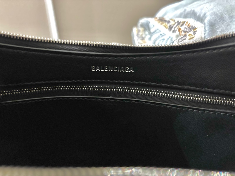 巴黎世家 Mary Kate Sling 肩背包 🔸專櫃新款 全新-3