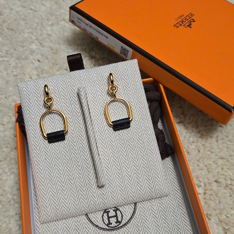 HERMES 愛馬仕 HERITAGE EQUESTRE ETRIER 黑金配色 馬鐙 馬蹄釦造型耳環-4