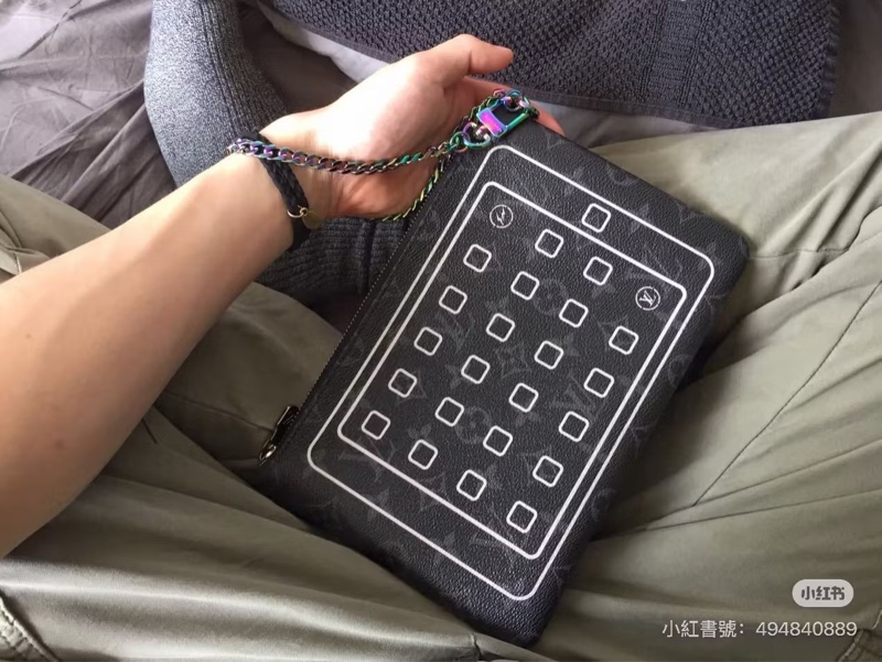 LV 路易威登 Fragment Design 黑老花 藤原浩 七彩鏈條 iPad 手拿包 皮包 腋下包 錢包 手提包-18