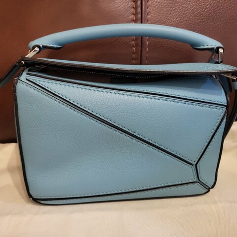 最經典Stone Blue Loewe mini puzzle (近全新噢)