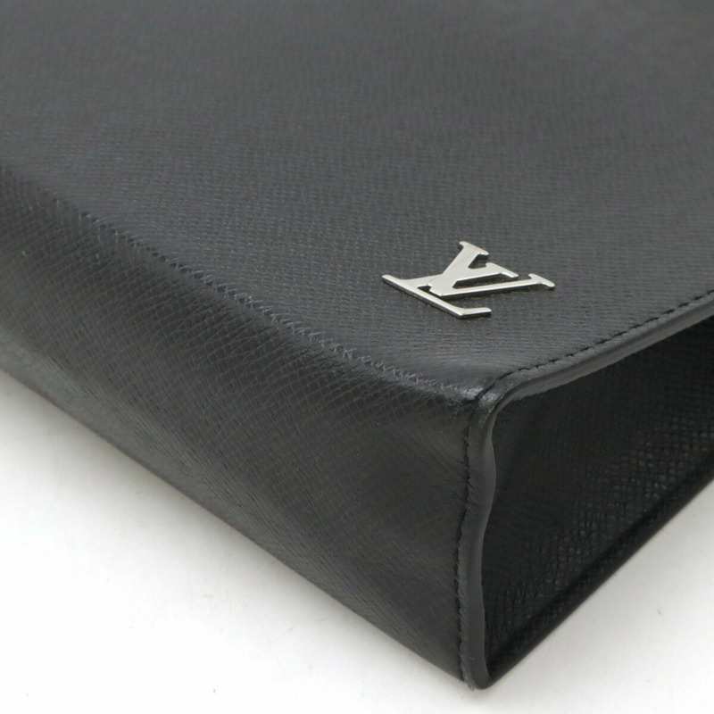 路易威登 Taiga Pochette Voyage Second Bag 手拿包 小牛皮 黑色 M30450-3
