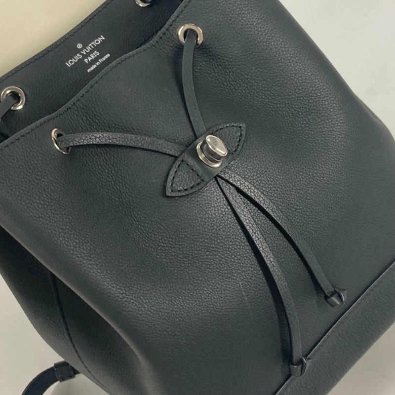 LOUIS VUITTON M54108 Lockme 背包鉚釘皮革女款黑色-13