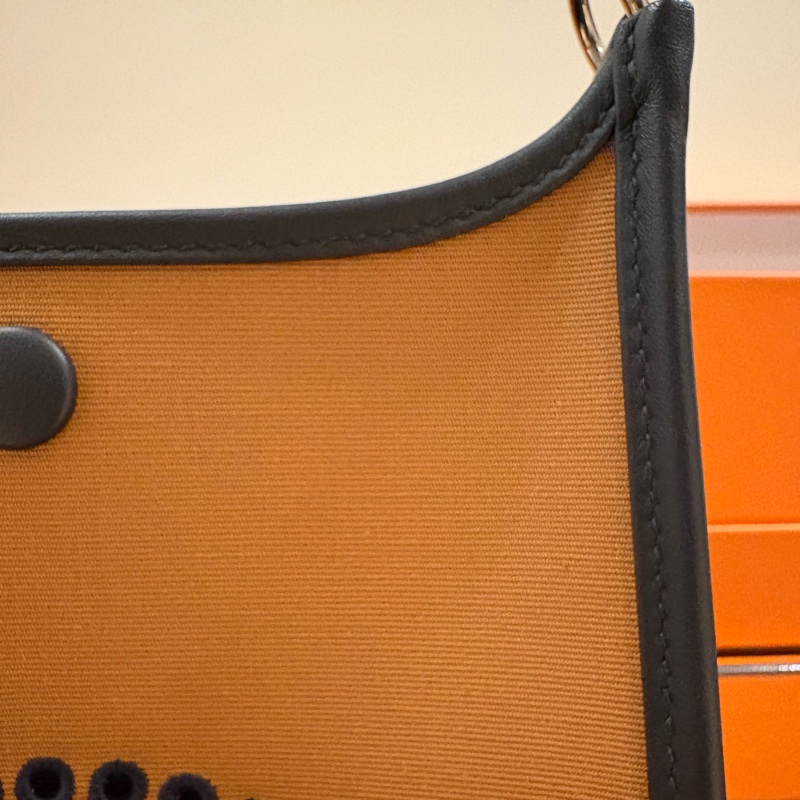 (9.5成新)Hermes愛馬仕 mini Evelyne 短背帶 特殊款 腋下包-10