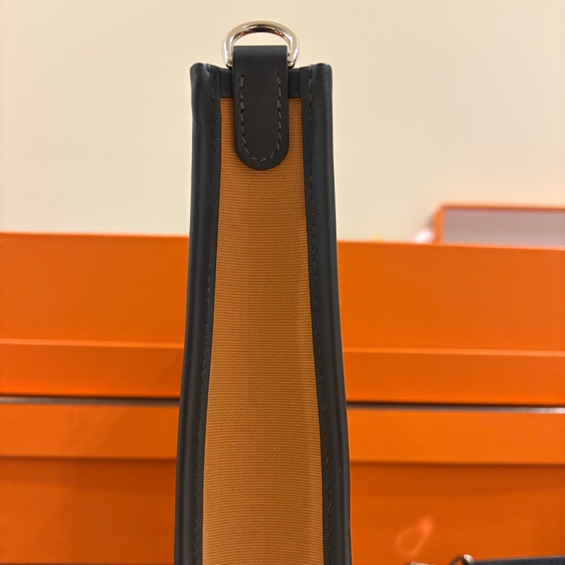 (9.5成新)Hermes愛馬仕 mini Evelyne 短背帶 特殊款 腋下包-13