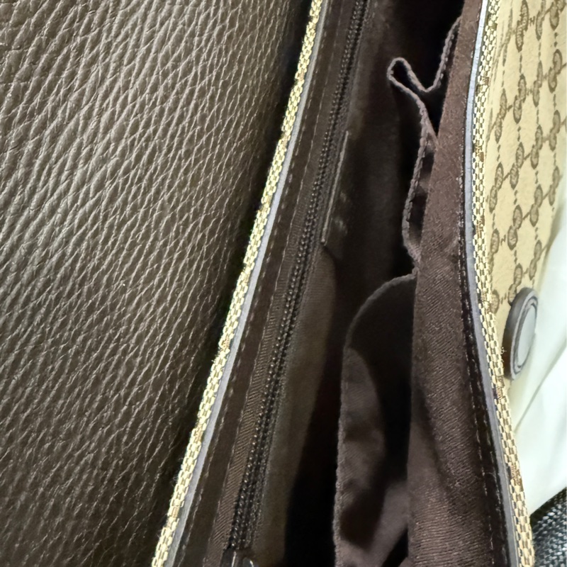 GUCCI 小型斜背包 有購證-8