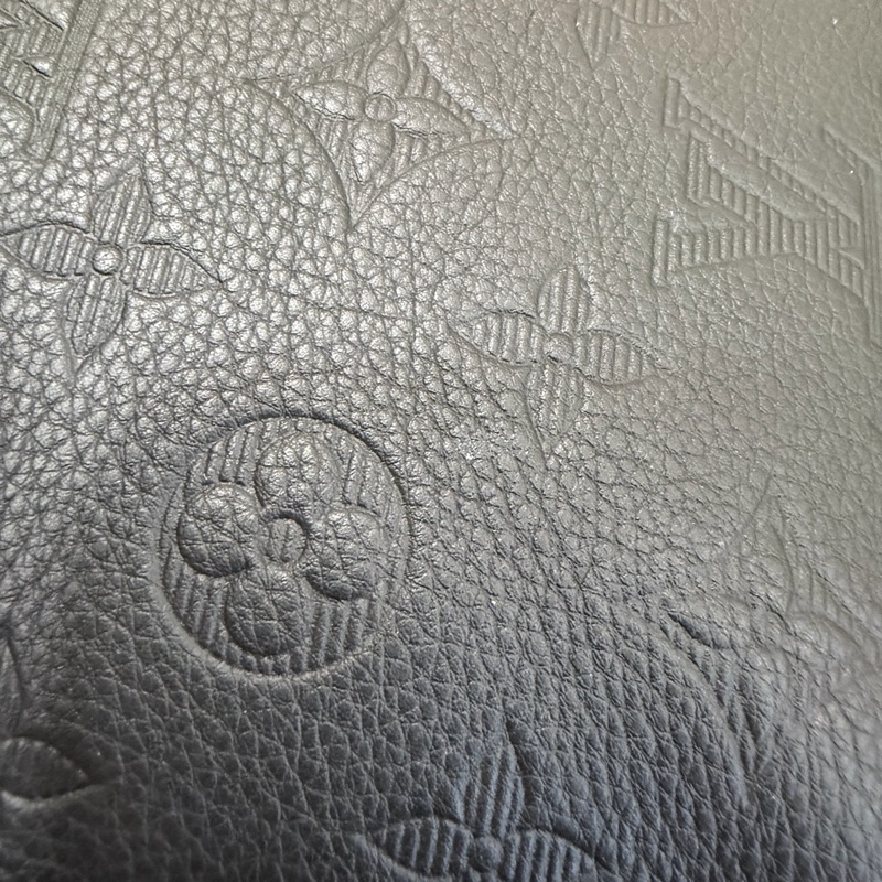 LV M21890黑小牛皮壓紋Duo Slingbag斜背包 肩背包-64