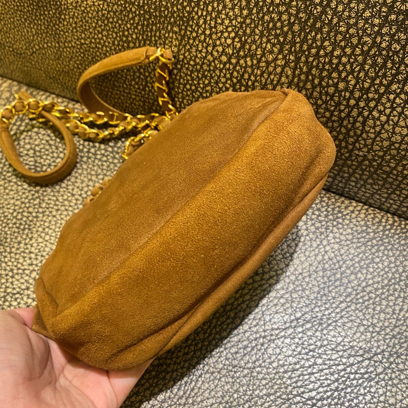 Prada麂皮金棕斜挎包-17