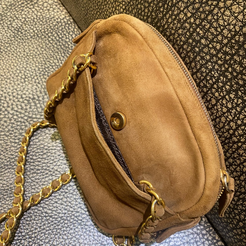 Prada麂皮金棕斜挎包-22