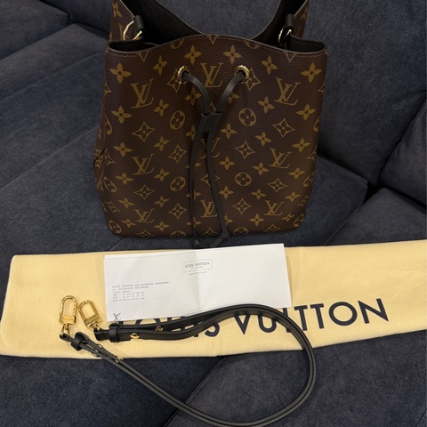 Louis Vuitton 經典Neonoe MM肩背水桶包（黑）