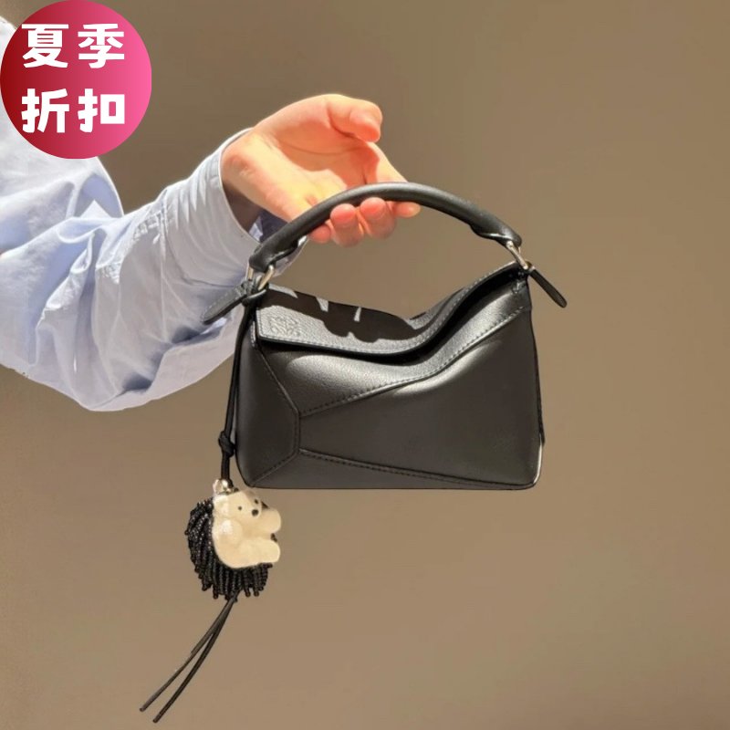 🎁夏季折扣🎁Loewe 經典小牛皮迷你 Puzzle包 黑色-0
