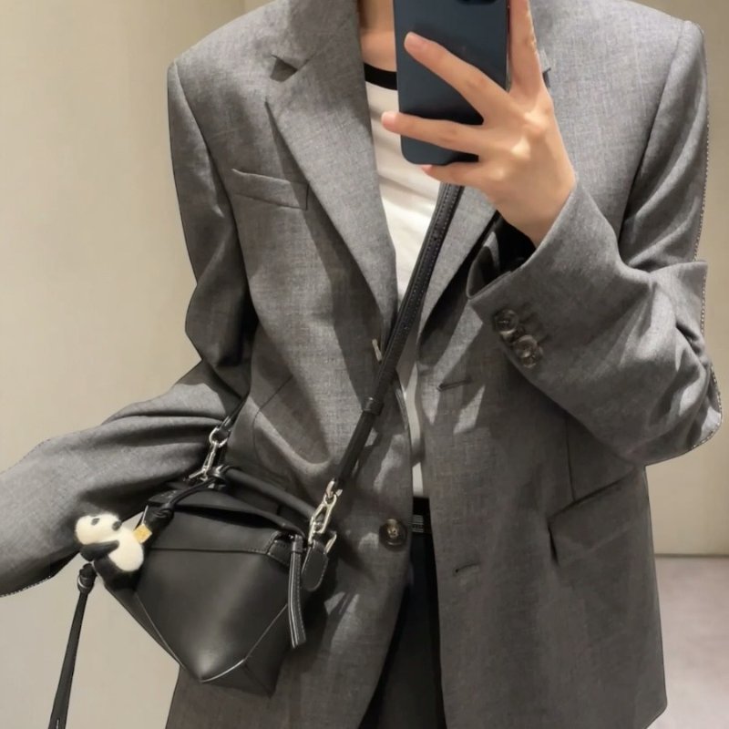 🎁夏季折扣🎁Loewe 經典小牛皮迷你 Puzzle包 黑色-2