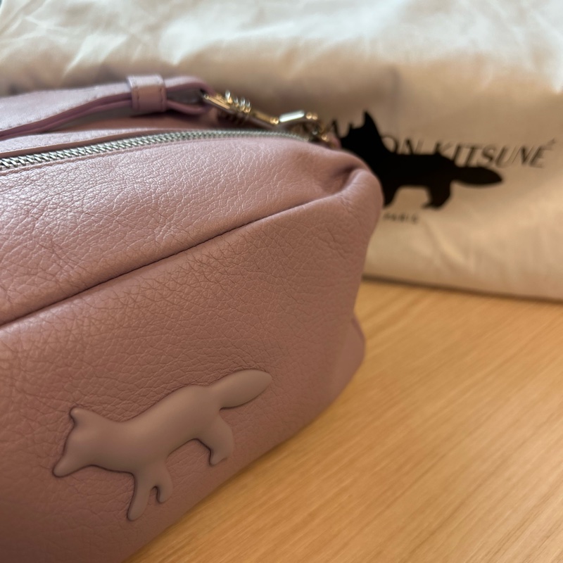 Maison Kitsuné 法國小狐狸🦊粉紫盒型包-11