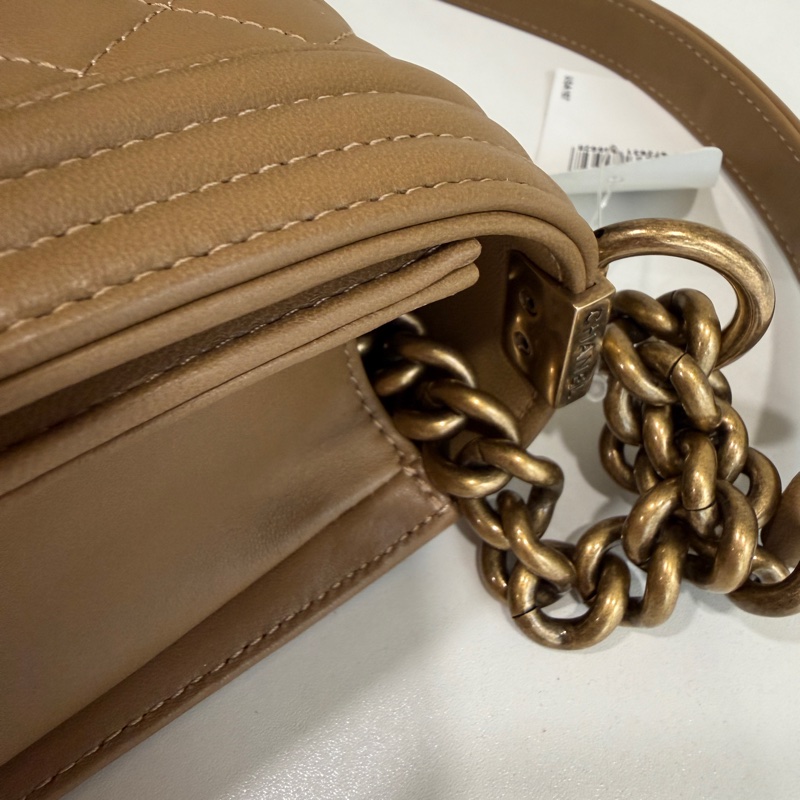 Chanel BOY 28公分奶茶色X復古金鏈(全新閒置現貨)-9