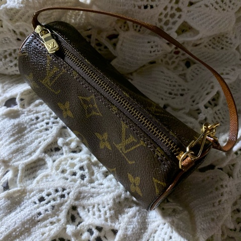 LOUIS VUITTON LV 路易威登 老花帆布圓筒化妝包 手拿包 小手袋包 小拿包