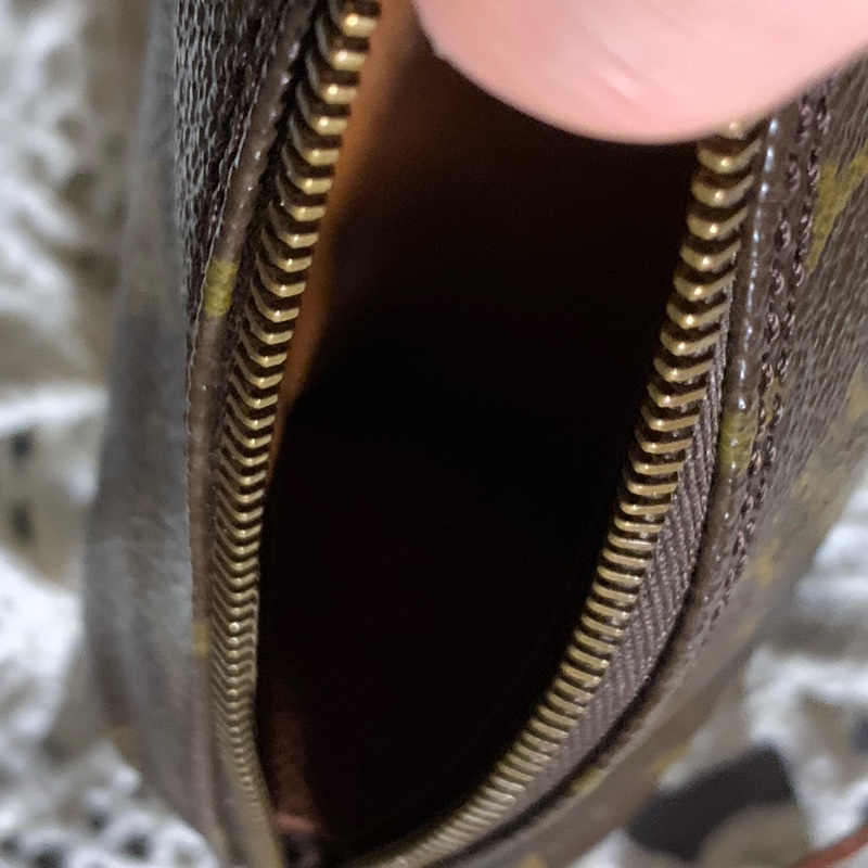 LOUIS VUITTON LV 路易威登 老花帆布圓筒化妝包 手拿包 小手袋包 小拿包-20