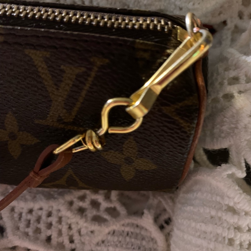 LOUIS VUITTON LV 路易威登 老花帆布圓筒化妝包 手拿包 小手袋包 小拿包-26