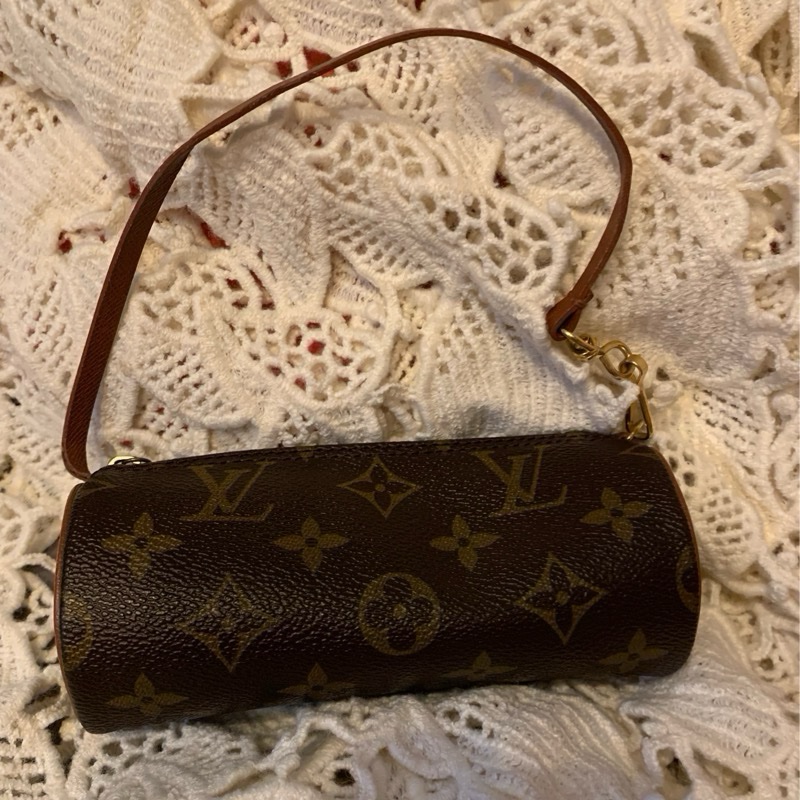 LOUIS VUITTON LV 路易威登 老花帆布圓筒化妝包 手拿包 小手袋包 小拿包-6