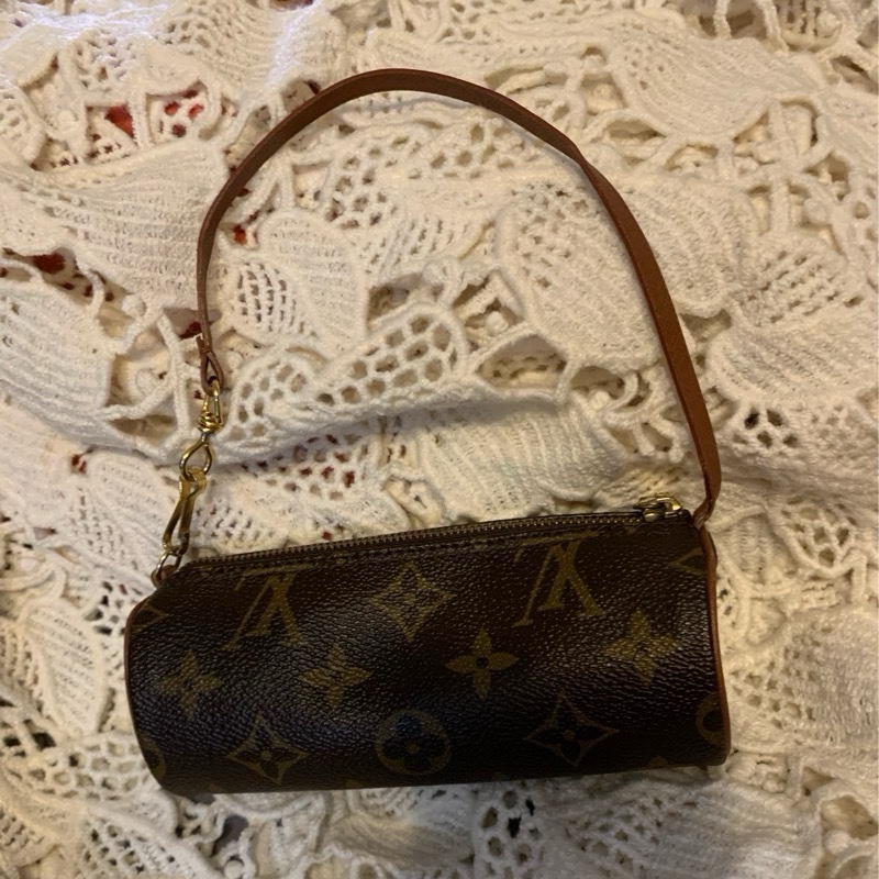 LOUIS VUITTON LV 路易威登 老花帆布圓筒化妝包 手拿包 小手袋包 小拿包-9