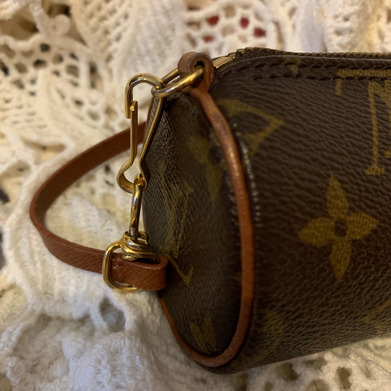 LOUIS VUITTON LV 路易威登 老花帆布圓筒化妝包 手拿包 小手袋包 小拿包-16