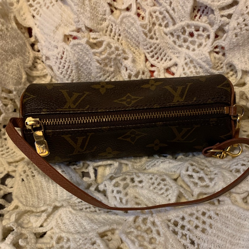LOUIS VUITTON LV 路易威登 老花帆布圓筒化妝包 手拿包 小手袋包 小拿包-29
