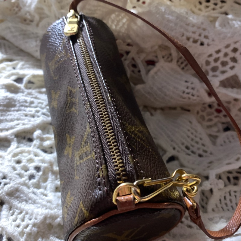 LOUIS VUITTON LV 路易威登 老花帆布圓筒化妝包 手拿包 小手袋包 小拿包-47