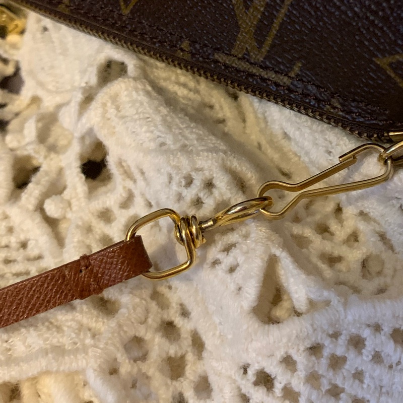 LOUIS VUITTON LV 路易威登 老花帆布圓筒化妝包 手拿包 小手袋包 小拿包-48