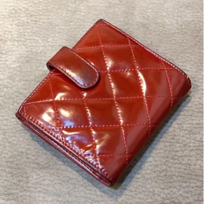✨大全配正品真品CHANEL 亮皮漆皮兩層短夾皮夾✨-10