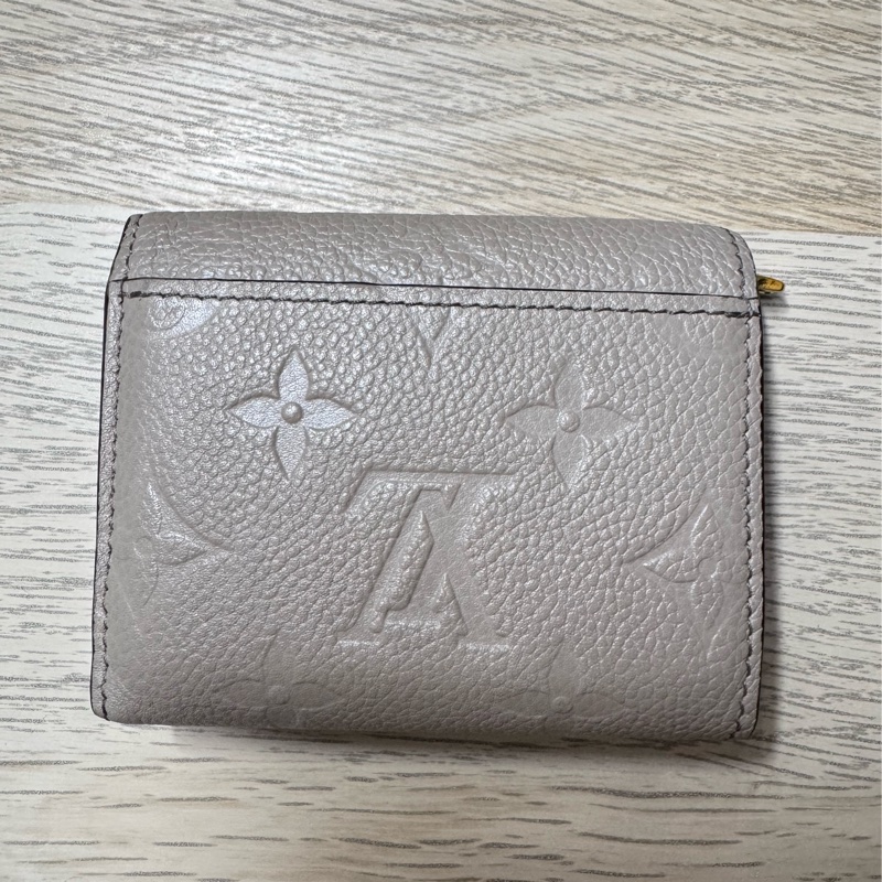 二手 LV ZOE大象灰壓紋短夾 晶片款 全配-1