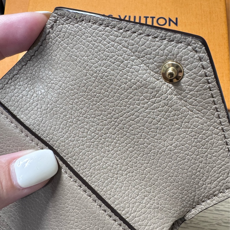 二手 LV ZOE大象灰壓紋短夾 晶片款 全配-23