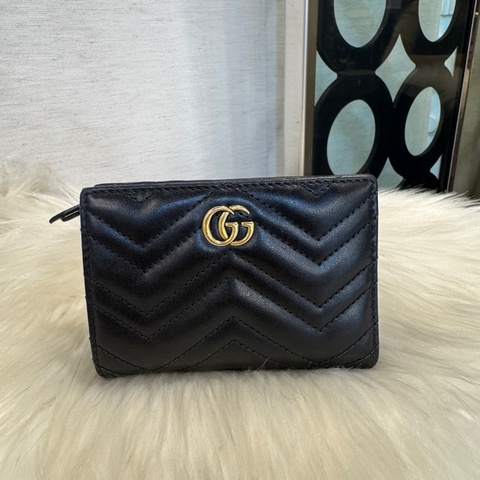 Gucci Marmont 黑牛皮霧金釦零錢袋對開短夾