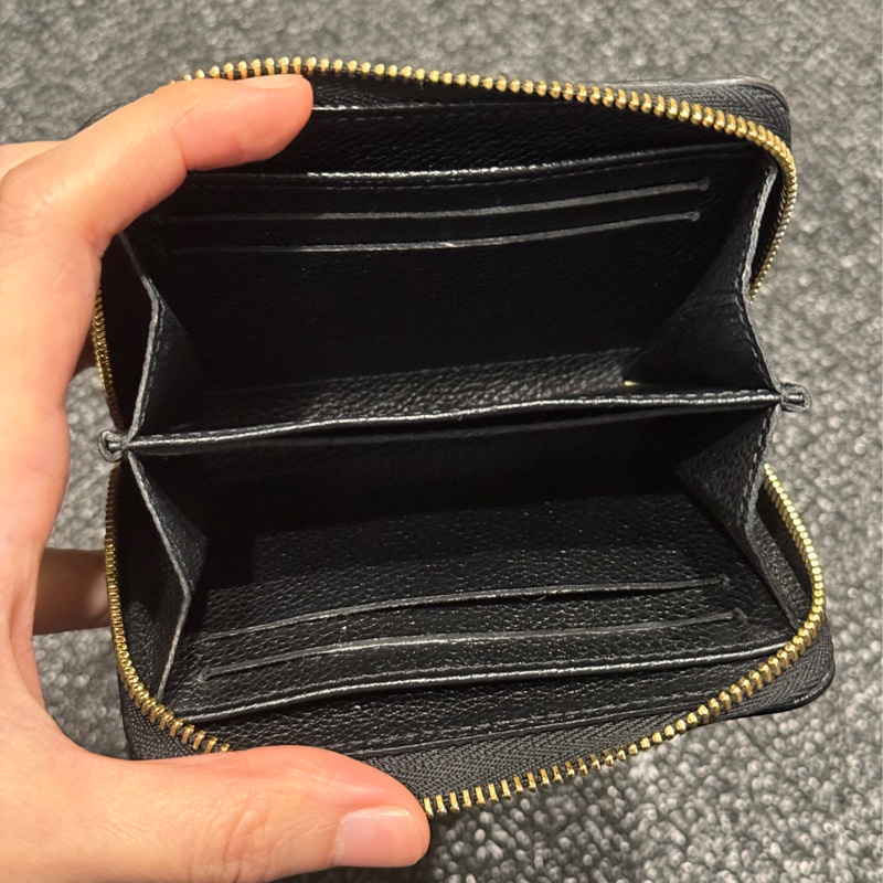 出名的超好用全皮革錢包🏅美品🖤櫃上23600💰LV黑色壓紋印花 牛皮 零錢包 短夾 m60574-18