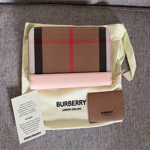 Burberry格紋拉鍊長夾藕粉