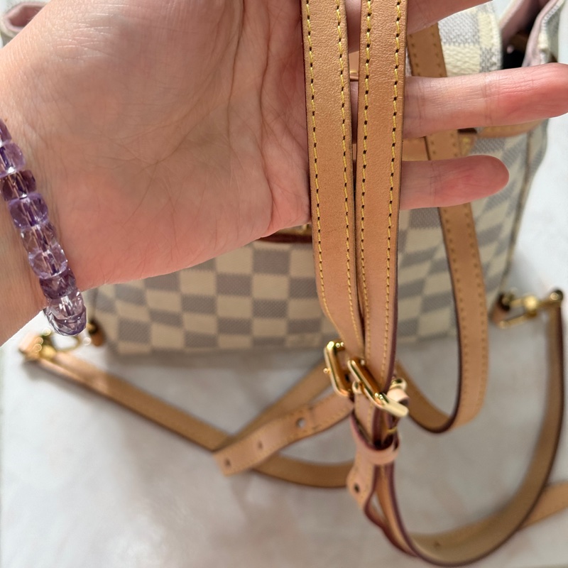 想用白色又不敢用的首選!Louis Vuitton🤍清爽的LV白棋盤格後背包-56
