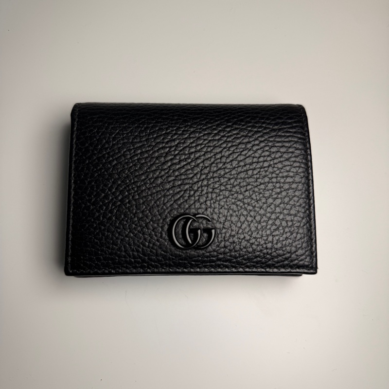 Gucci 456126黑色黑釦Logo 零錢袋對折短夾-1