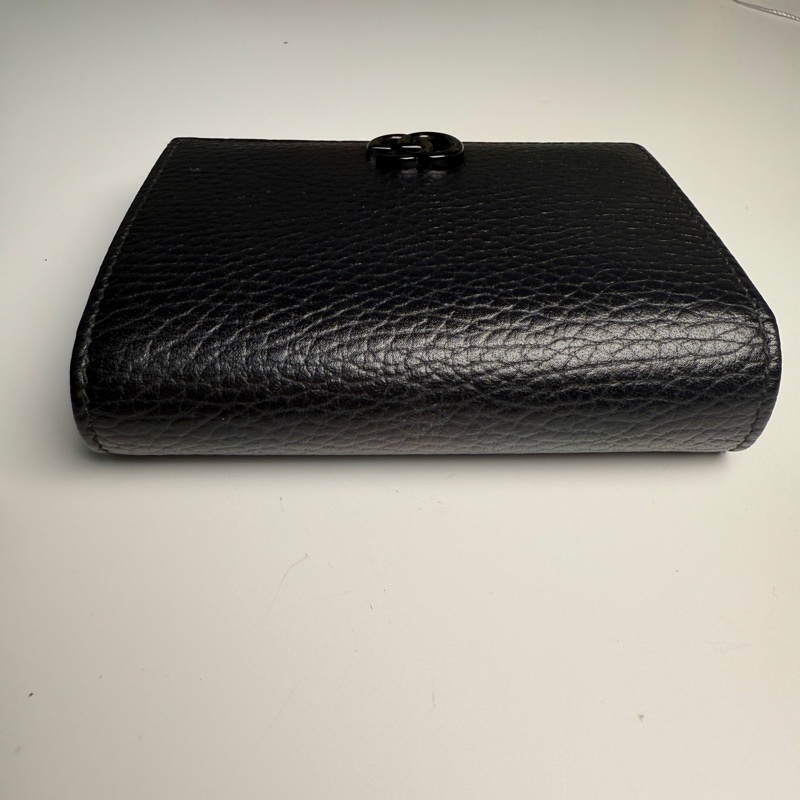 Gucci 456126黑色黑釦Logo 零錢袋對折短夾-11