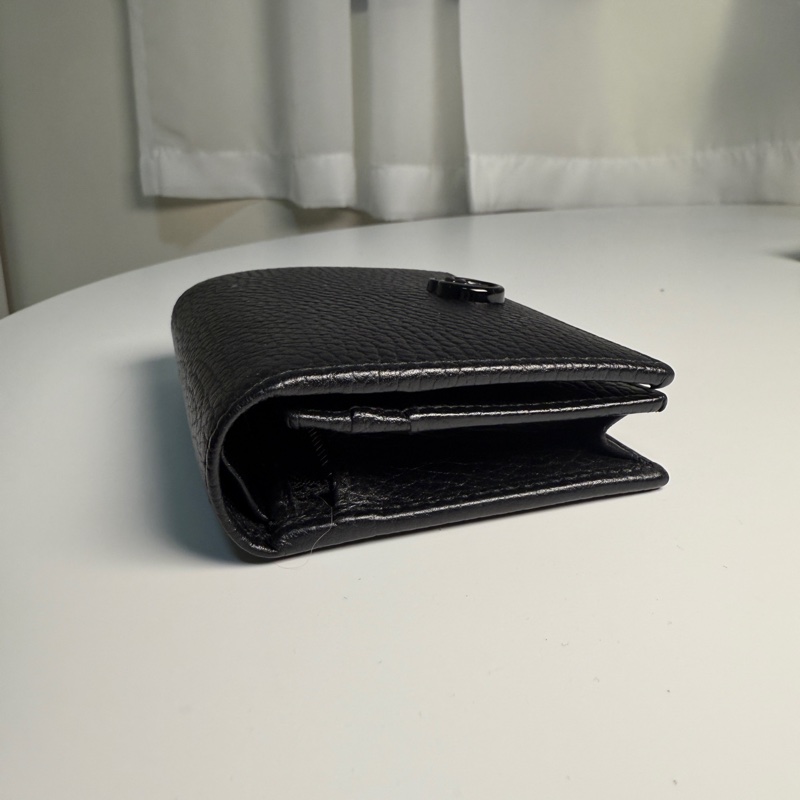 Gucci 456126黑色黑釦Logo 零錢袋對折短夾-12