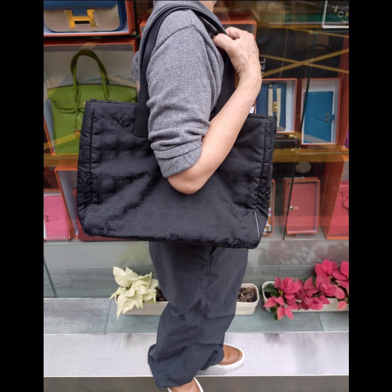 Chanel新旅行系列黑布tote-6