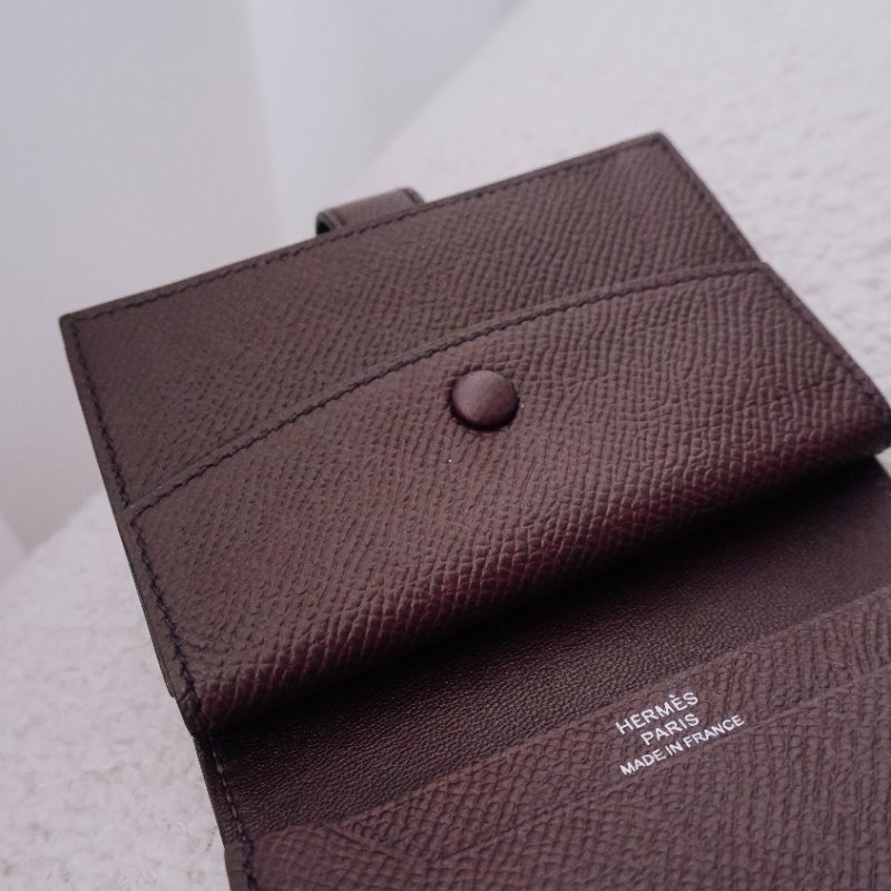 Hermes 展示品 Mini Bearn Epsom牛皮銀Logo對折卡片零錢夾(馬鞍紅)-9