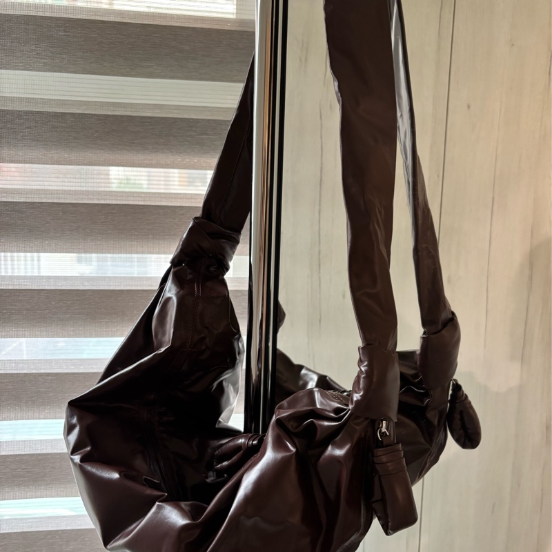 Soft croissant bag紙牛皮款牛角可頌包中號 / LEMAIRE-4