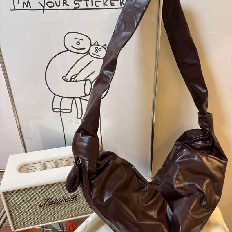 Soft croissant bag紙牛皮款牛角可頌包中號 / LEMAIRE-5