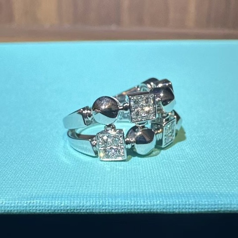 寶格麗 Bvlgari 白金半鑽 中古款戒指，天圓地方，lucia系列，尺寸 50 號
