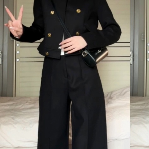 Burberry黑色短版羊毛外套(合身款）