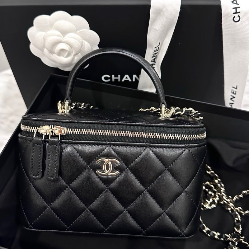 [全新］「急售！特價12.5萬」香奈兒CHANEL新手入坑小香首選手柄羊皮稀有黑銀長盒子化妝包-0