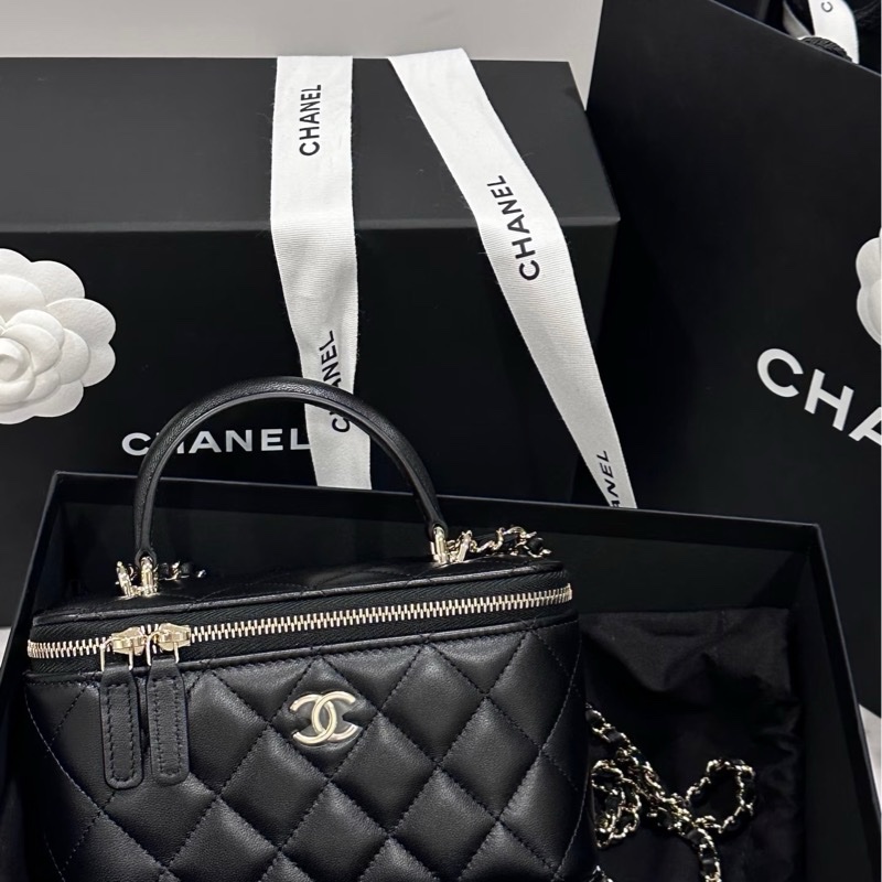 [全新］「急售！特價12.5萬」香奈兒CHANEL新手入坑小香首選手柄羊皮稀有黑銀長盒子化妝包-1